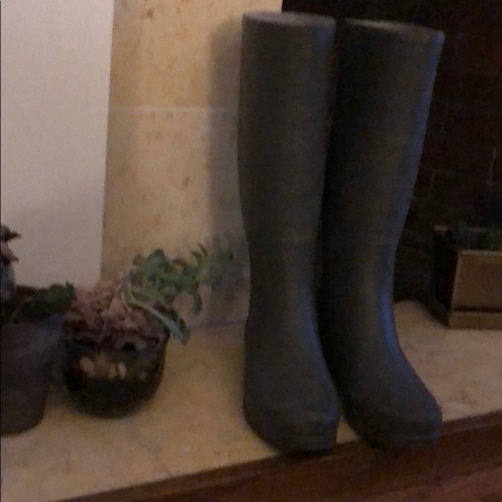 Ugh rain boots